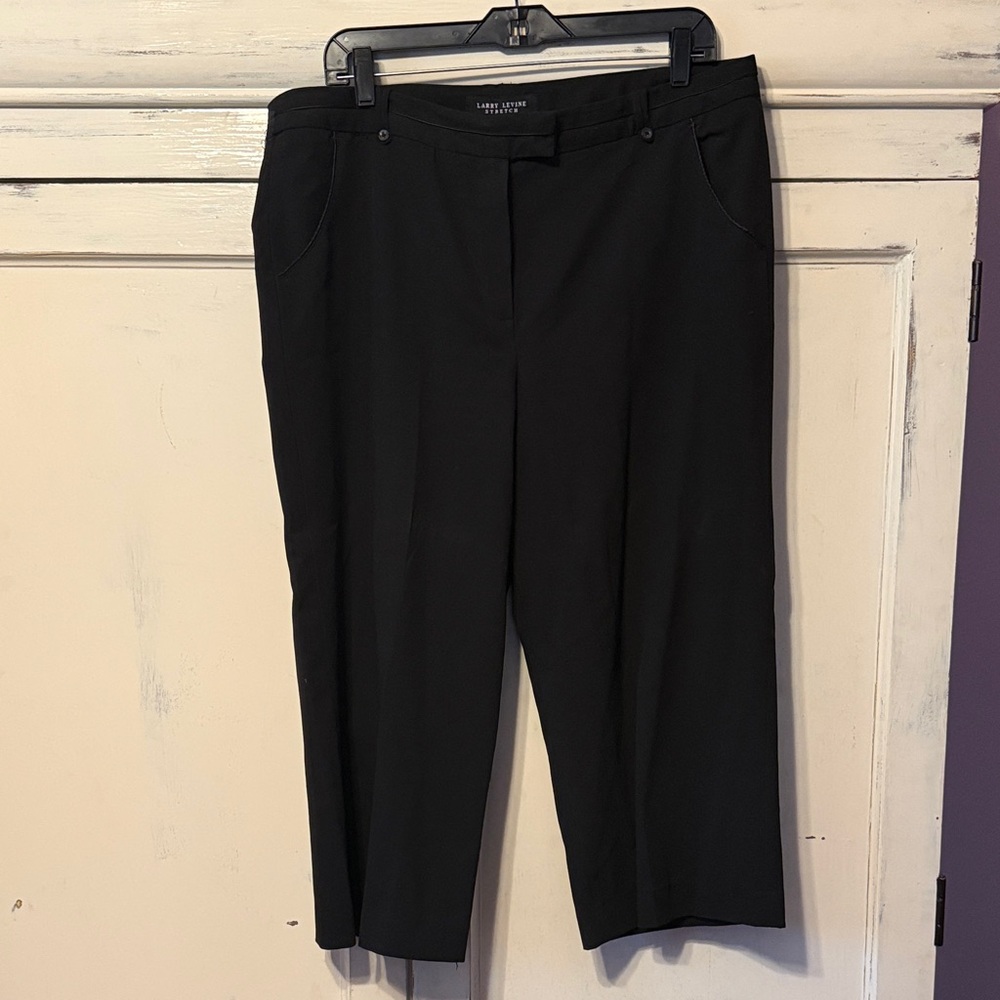 Larry Levine Black Crop Pants